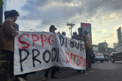 Aksi Hardiknas Mahasiswa dan Buruh di Gejayan Soroti MBG dan Represi