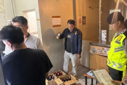 Polisi Sikat Miras Ilegal di Bantul, Ratusan Botol Disita