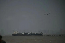 Selat Hormuz Memanas, Iran Buat Aturan Baru untuk Kapal, Wajib Izin!