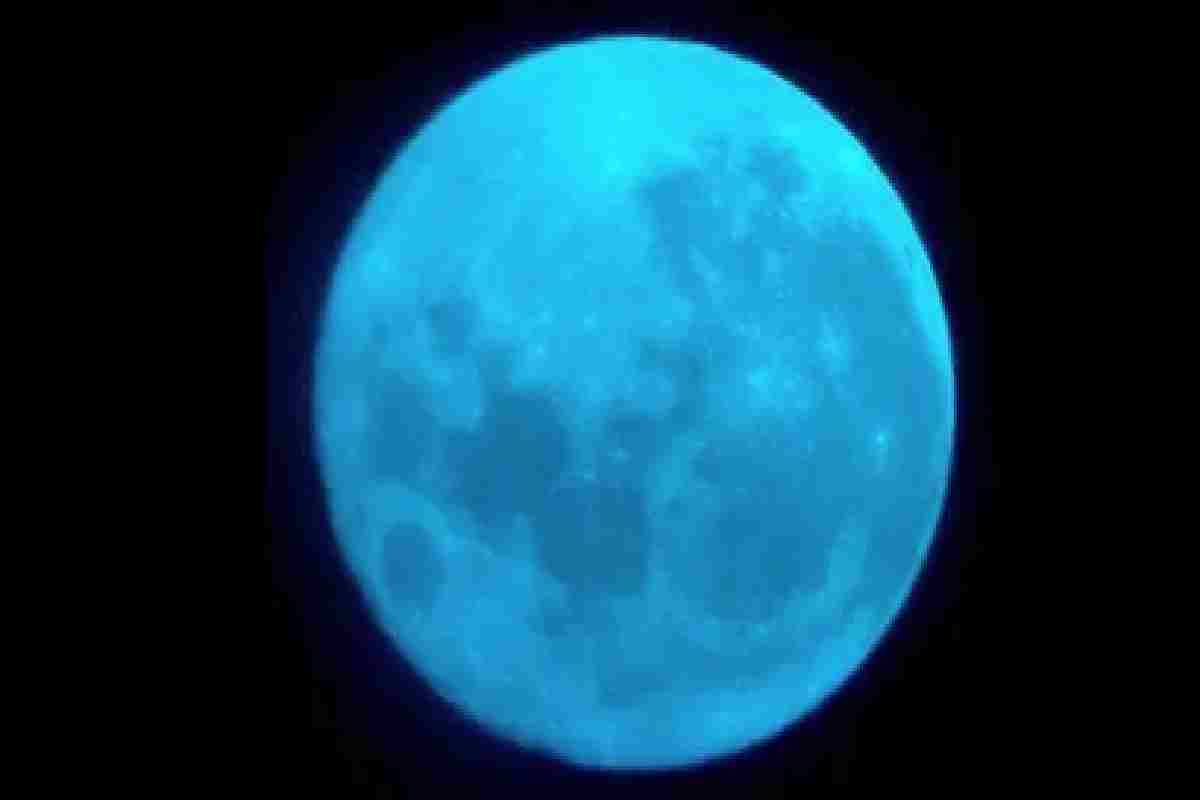 Blue Moon Muncul Akhir Mei, Bulan Justru Tampak Lebih Kecil