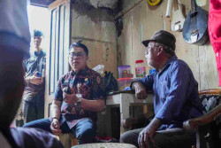Wali Kota Magelang Bantu Korban Rumah Roboh, Soroti Lansia Bekerja