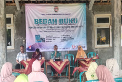 BEDAH BUKU: Warga Karangmojo Diajak Waspadai Penyakit Degeneratif