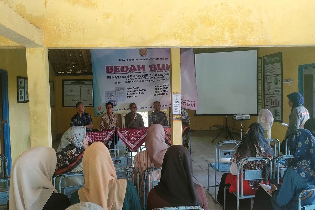BEDAH BUKU: Warga Ponjong Diajari Cara Meningkatkan Pendapatan
