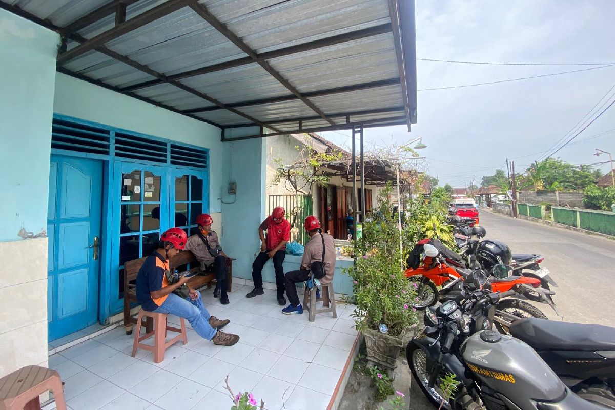 Bau Gas Menyengat Diduga dari Pabrik Es, Warga Bayen Sleman Mengungsi