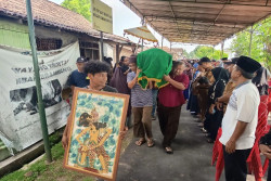 Duka Budaya! Pelestari Wayang Kertas Legendaris Mbah Brambang Wafat