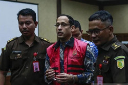 Nadiem Makarim Pakai Gelang Detektor di Sidang Korupsi Chromebook