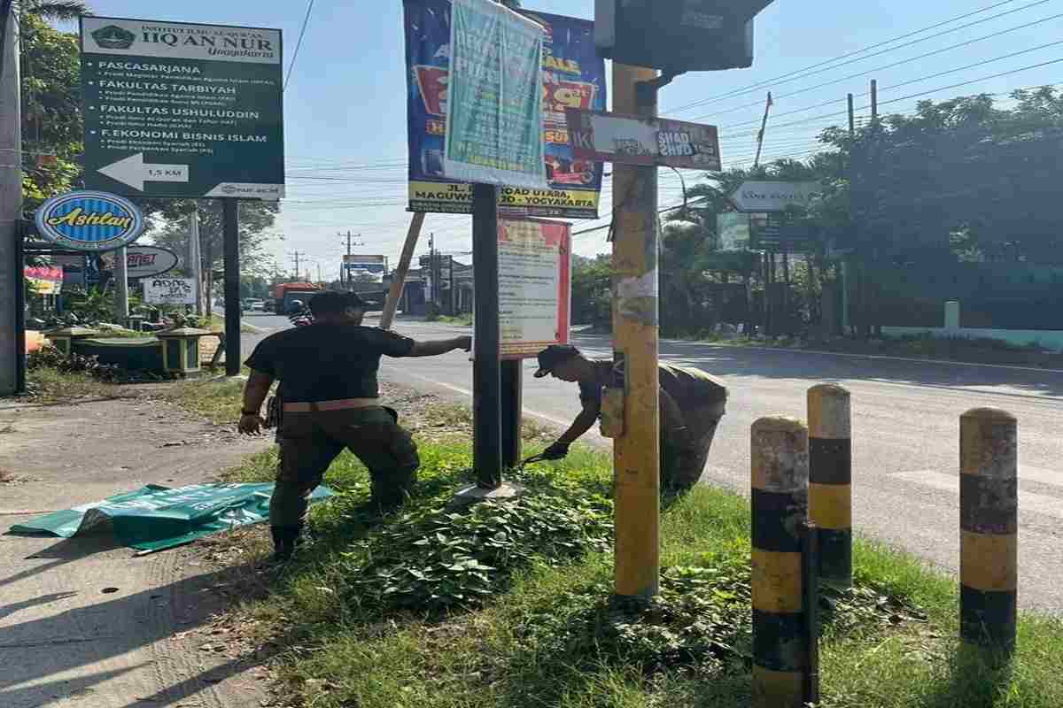 Bantul Bersih-bersih Sampah Visual, Puluhan Reklame Ditertibkan