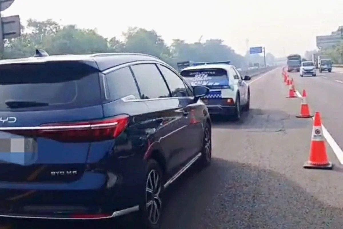 Tol Japek Padat! Contraflow Diberlakukan dari KM 5565 Arah Cikampek