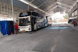 Parkir Bus di Eks Menara Kopi Kotabaru Naik Drastis Saat Libur Panjang