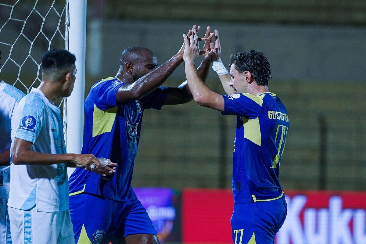 Arema FC Menggila di Bantul! PSBS Biak Dibantai 5-2