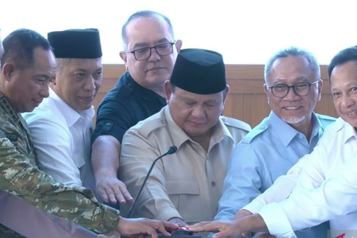 Prabowo Resmikan 1.061 Koperasi Merah Putih di Desa