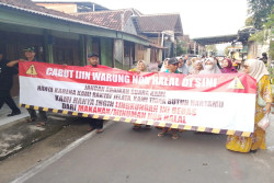 Warga Parangjoro Sukoharjo Gelar Doa soal Warung Nonhalal
