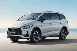 BYD M6 DM Resmi Hadir Sore Ini, Mulai Rp100 Jutaan?