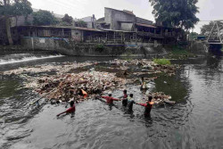 Sampah Menggunung di DAM Winongo, Irigasi Sawah Tersendat