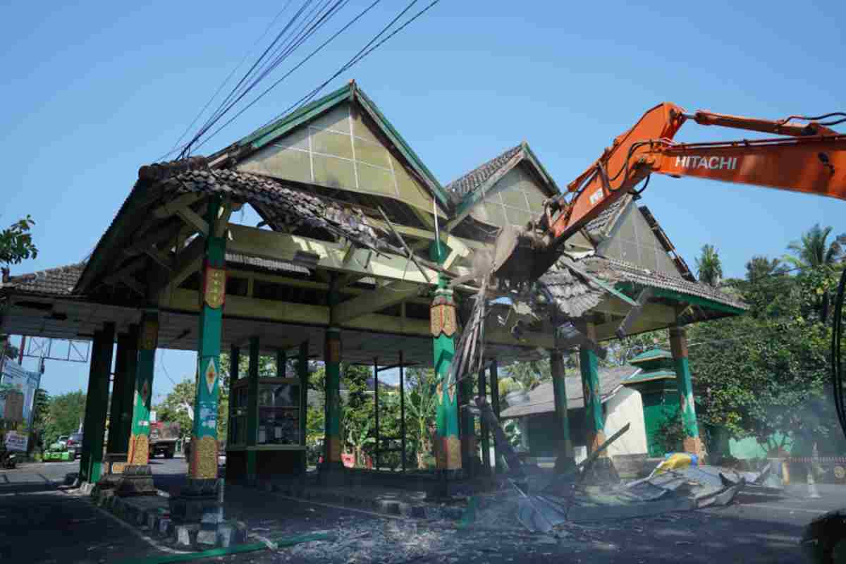 TPR Lama Parangtritis Dibongkar, Akses Wisata Bantul Dialihkan