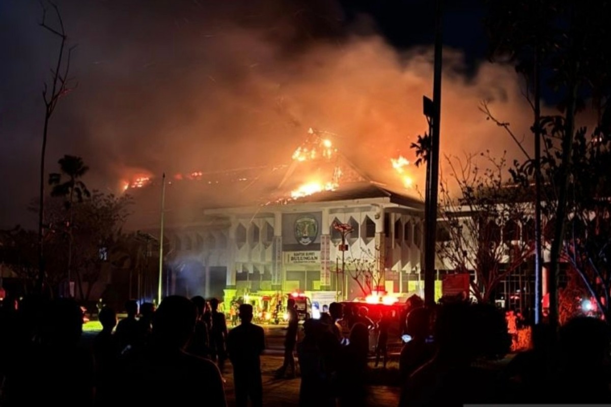 Kantor Bupati Bulungan Ludes Terbakar, 1 Petugas Damkar Terluka