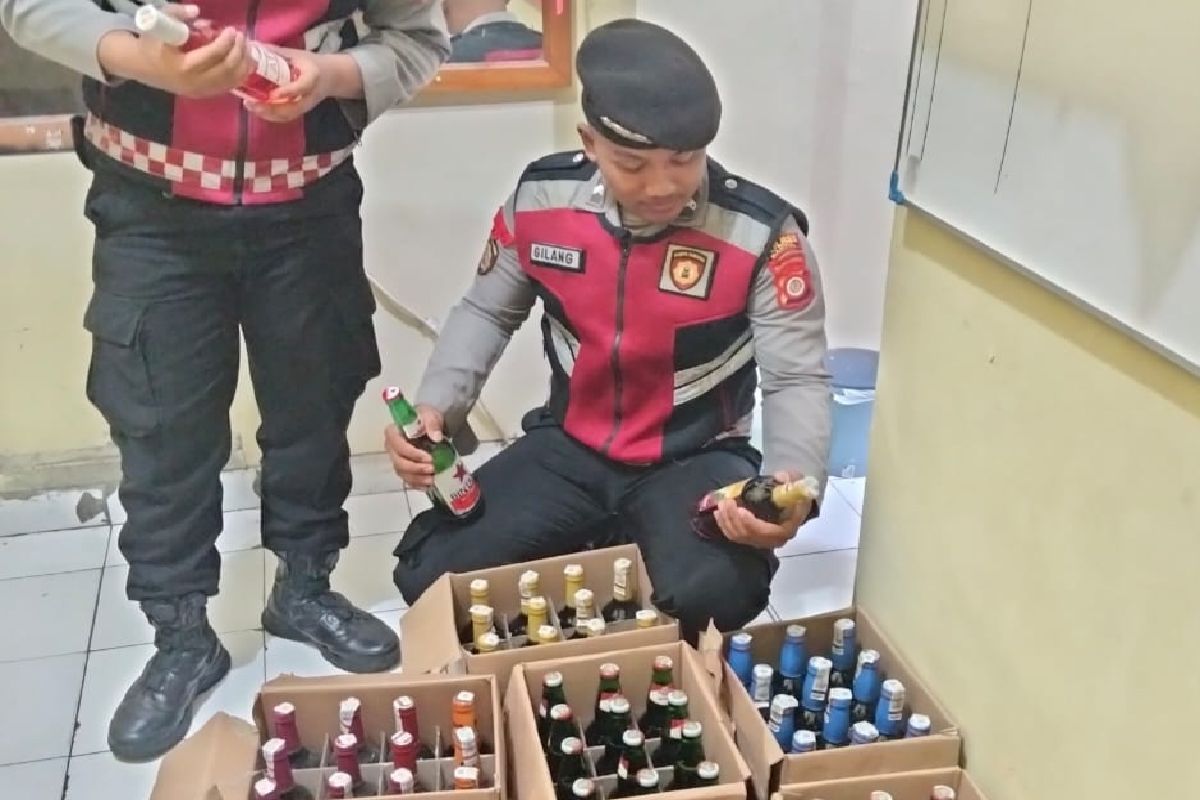 Razia Miras Bantul: Polisi Sasar Tiga Lokasi, 256 Botol Disita
