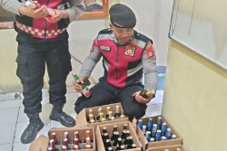 Razia Miras Bantul: Polisi Sasar Tiga Lokasi, 256 Botol Disita