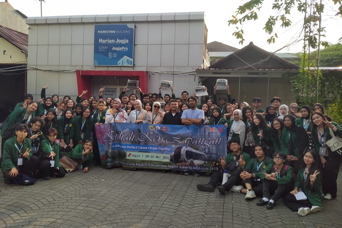 Puluhan Mahasiswa UNJ Kunjungi Harian Jogja