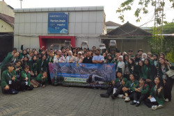 Puluhan Mahasiswa UNJ Kunjungi Harian Jogja