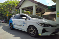 BYD M6 Tes Jalan di Bantul, MPV Listrik Tembus 350 Km