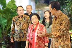 Sri Sultan Jamu Santap Malam Megawati Soekarnoputri di Kraton