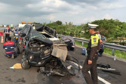 Mobil Anggota DPR Gus Hilman Kecelakaan di Tol Paspro, 2 Tewas