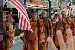 Rombongan Biksu IWFP Tiba di Jogja Disambut Sri Sultan