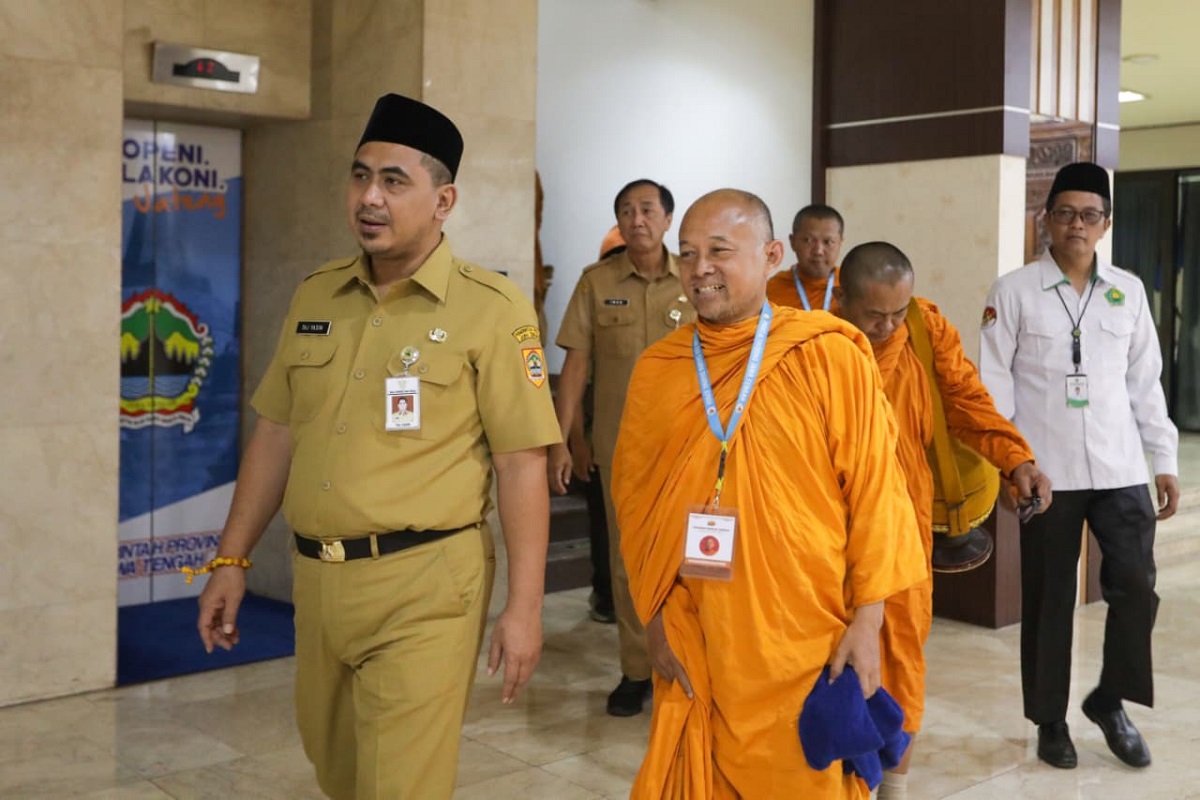 Bikkhu Thudong 2026 Temui Taj Yasin di Semarang, Bawa Misi Perdamaian