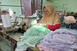 Kampung Celana Dalam Klaten Bertahan di Tengah Krisis