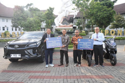 Bank Jateng Perkuat Sinergi dengan Undip, Serahkan Fortuner
