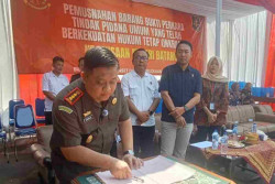 Kejari Batang Musnahkan 114 Gram Sabu dan 10.565 Butir Obat Terlarang