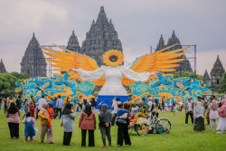 Wisata Candi Prambanan Makin Hits, Ada Sunflower Angel yang Estetik
