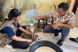 UGM Guyur Air Kapur untuk Redam Api Misterius di Seyegan