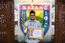 Ekonomi Batang Melejit 7,74 Persen, Bupati Faiz Borong Penghargaan