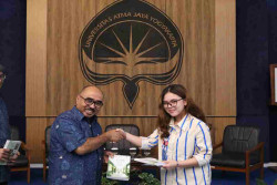 Kosong yang Penuh Jadi Ruang Cerita Mahasiswa dan Sekolah Mitra UAJY