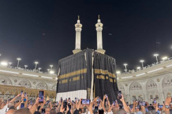Pergantian Kiswah Ka'bah 1 Muharram, Simbol Hijrah dan Harapan Baru