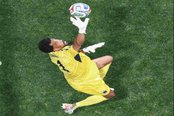 Kisah Haru Vozinha, Kiper 40 Tahun yang Bikin Spanyol Gagal Menang