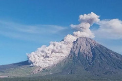 Gunung Semeru Erupsi, Awan Panas Meluncur hingga 4,5 Km