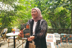 Novel Debut Kalis Mardiasih Kupas Trauma Keluarga dan Luka Generasi