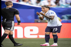 Blunder Muslera Warnai Hasil Imbang Tanjung Verde vs Uruguay