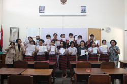 Siswa Stella Duce 2 Kelola Kesehatan Mental lewat Art Therapy