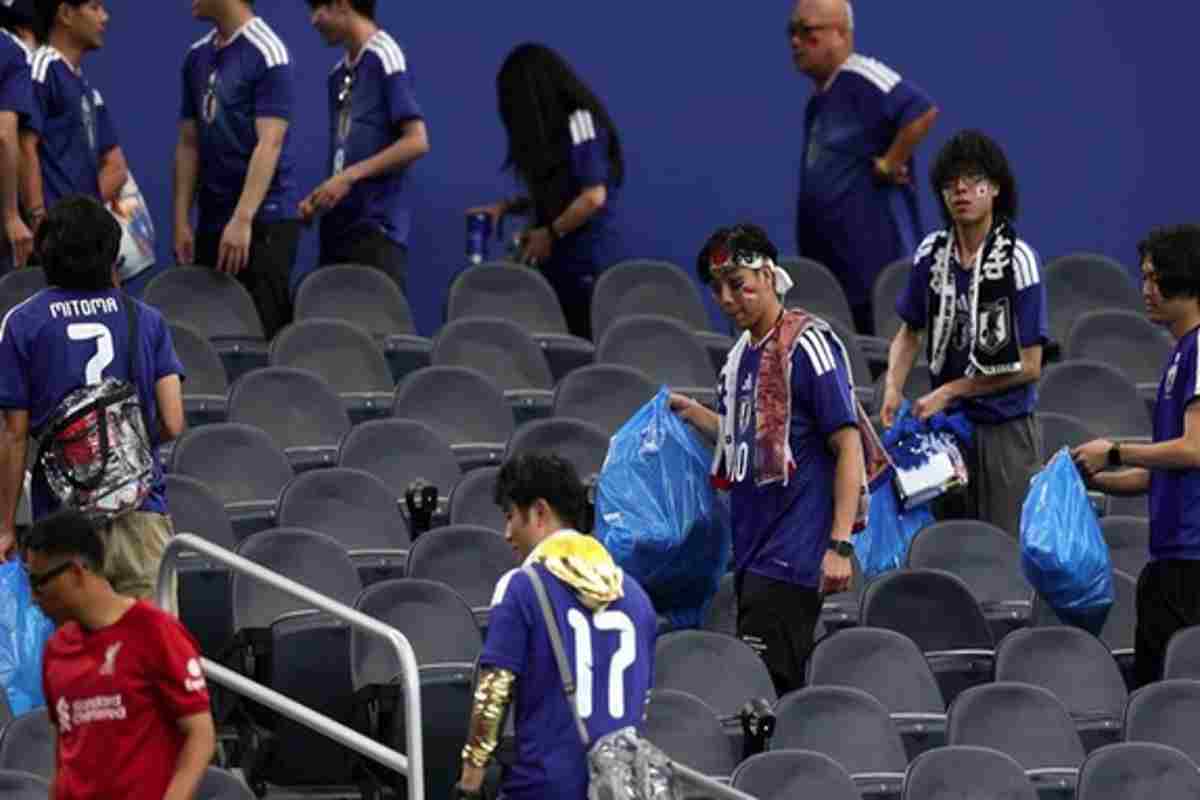 Suporter Jepang Bersihkan Stadion: Dipuji Dunia, Dikritik di Jepang