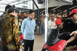 Gibran Tinjau Pabrik Motor Listrik, TKDN Tembus 60 Persen