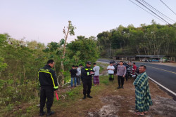 Sedan Terperosok 2 Meter di JJLS Saptosari, Dua Orang Terluka Ringan
