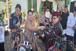 Unik, 3 Pasangan Resmi Menikah di Atas Harley Davidson di Sewon