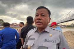 KPK Minta Bupati Kuansing Riau dan Sekda Menyerahkan Diri