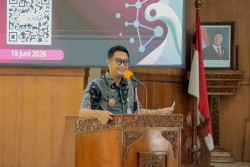 Semua Warga Punya Hak Sama, Bupati Jalankan Program Beasiswa Kuliah