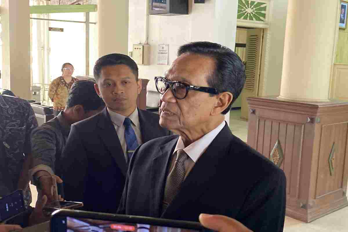 Sultan Minta Wisatawan Tunda Pendakian Merapi Selama Status Siaga