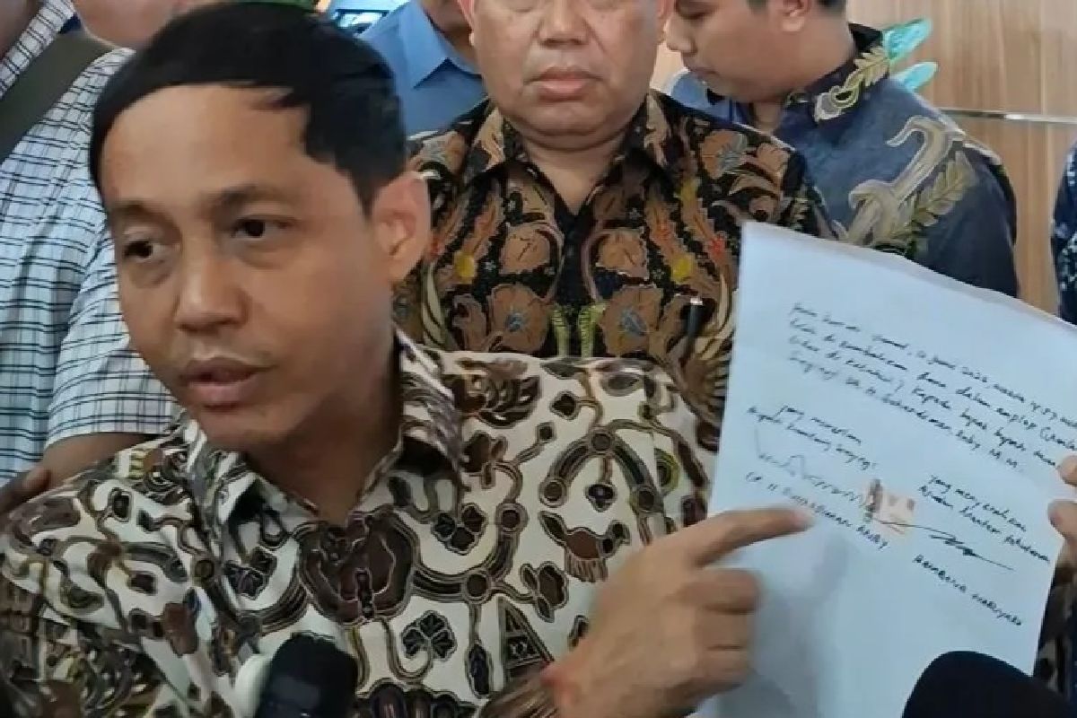 Raja Juli Antoni Klarifikasi Isu OTT KPK Bupati Kuansing